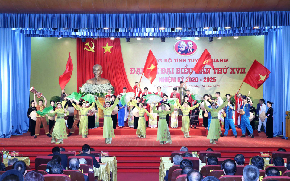 Tiết mục nghệ thuật chào mừng khai mạc Đại hội. (Ảnh: Phương Hoa/TTXVN)