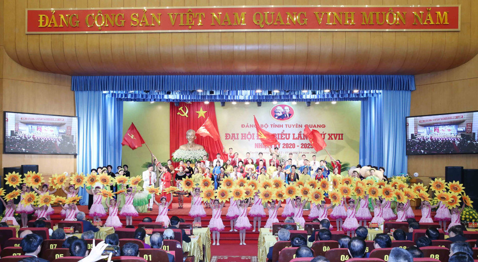 Tiết mục nghệ thuật chào mừng khai mạc Đại hội. (Ảnh: Phương Hoa/TTXVN)