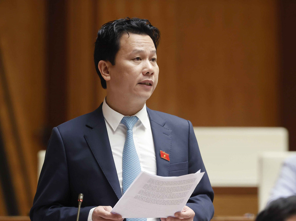 Bộ trưởng Bộ Tài nguyên và Môi trường Đặng Quốc Khánh trả lời chất vấn. (Ảnh: Doãn Tấn/TTXVN)