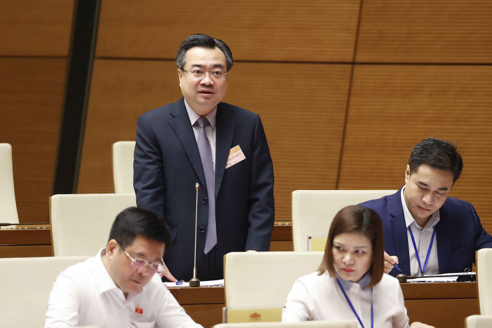 Bộ trưởng Bộ Xây dựng Nguyễn Thanh Nghị trả lời chất vấn. (Ảnh: Doãn Tấn/TTXVN)