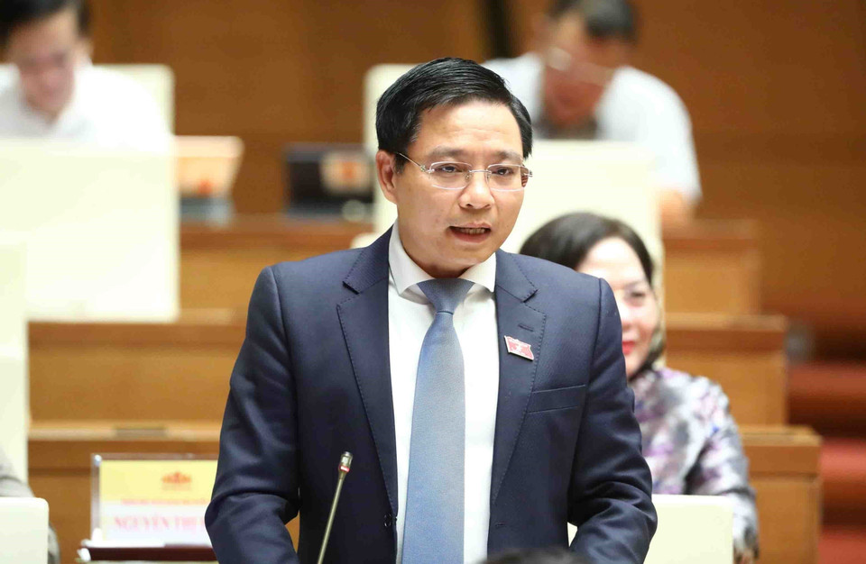 Bộ trưởng Bộ Giao thông vận tải Nguyễn Văn Thắng trả lời chất vấn. (Ảnh: Doãn Tấn/TTXVN)
