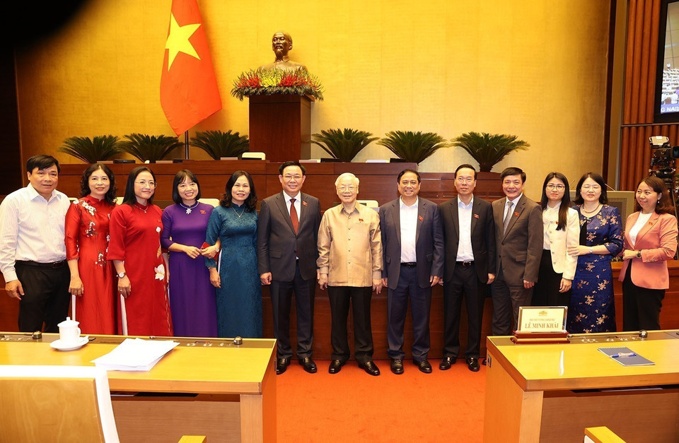 Tổng Bí thư Nguyễn Phú Trọng cùng lãnh đạo Đảng, Nhà nước với các đại biểu Quốc hội. (Ảnh: Trí Dũng/TTXVN)