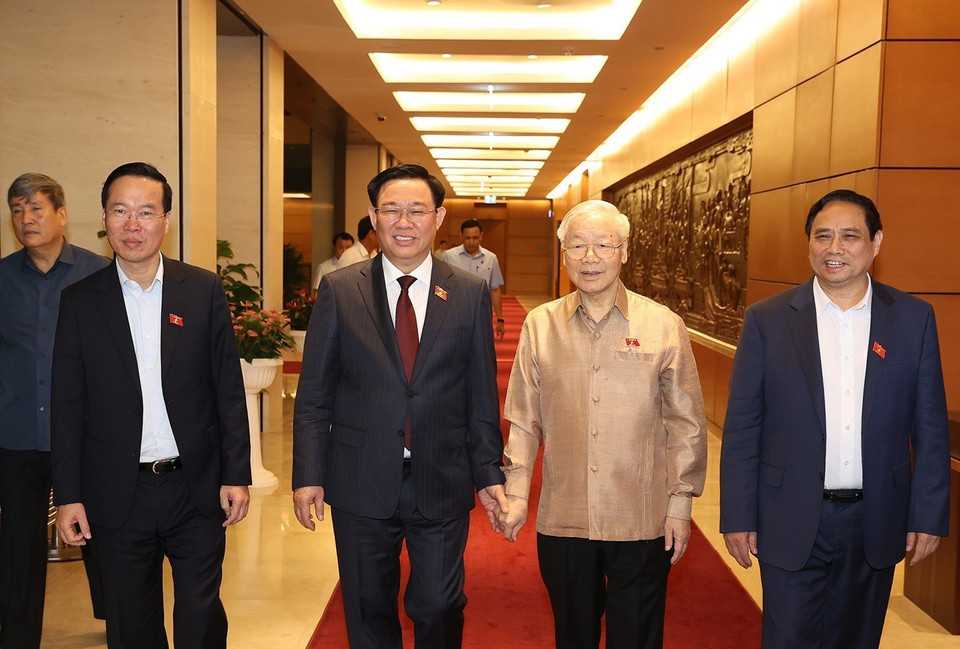 Tổng Bí thư Nguyễn Phú Trọng và các đồng chí lãnh đạo Đảng, Nhà nước đến dự phiên họp chất vấn và trả lời chất vấn. (Ảnh: Trí Dũng/TTXVN)