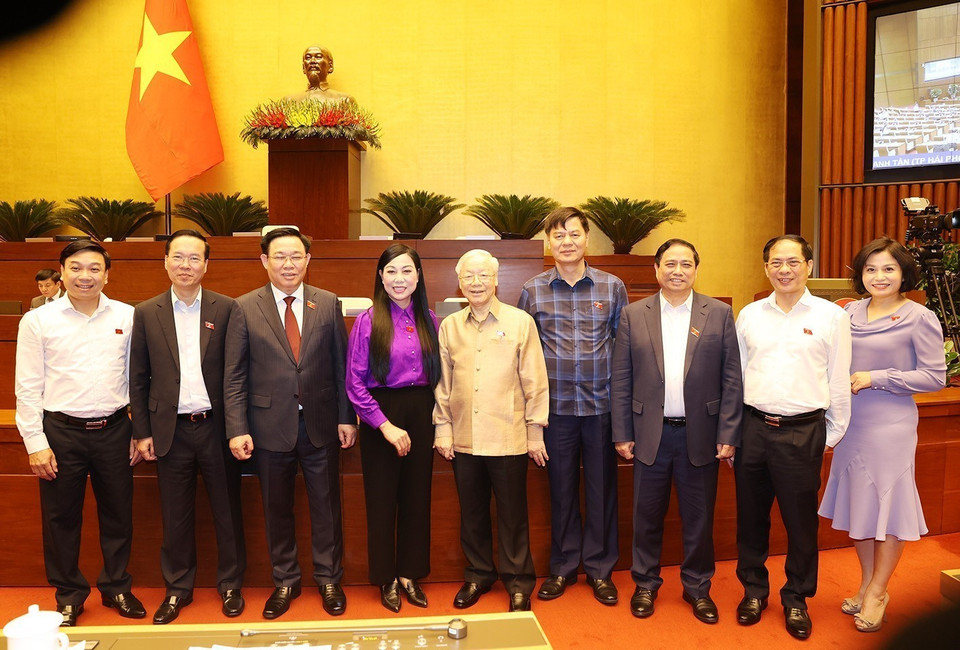 Tổng Bí thư Nguyễn Phú Trọng cùng lãnh đạo Đảng, Nhà nước với các đại biểu Quốc hội. (Ảnh: Trí Dũng/TTXVN)