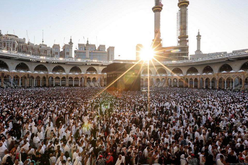 Các tín đồ Hồi giáo tập trung tại Thánh địa Mecca ở Saudi Arabia ngày 23/3/2023. (Ảnh: AFP/TTXVN)