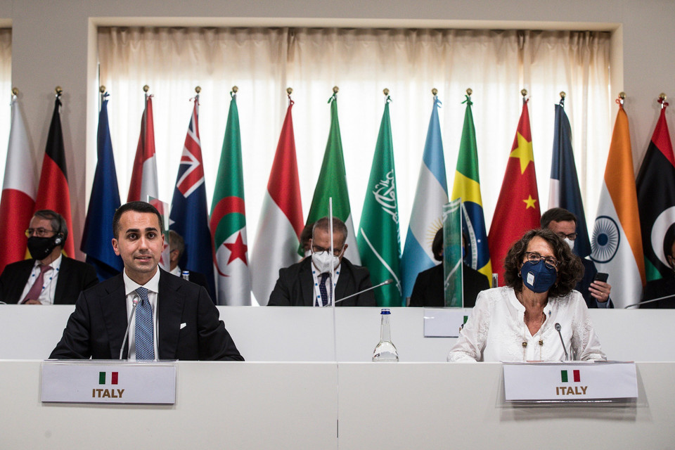 Ngoại trưởng Italy Luigi Di Maio (trái) dự Hội nghị Bộ trưởng Ngoại giao và Phát triển G20 tại Matera, Italy, ngày 29/6/2021. (Ảnh: THX/TTXVN)
