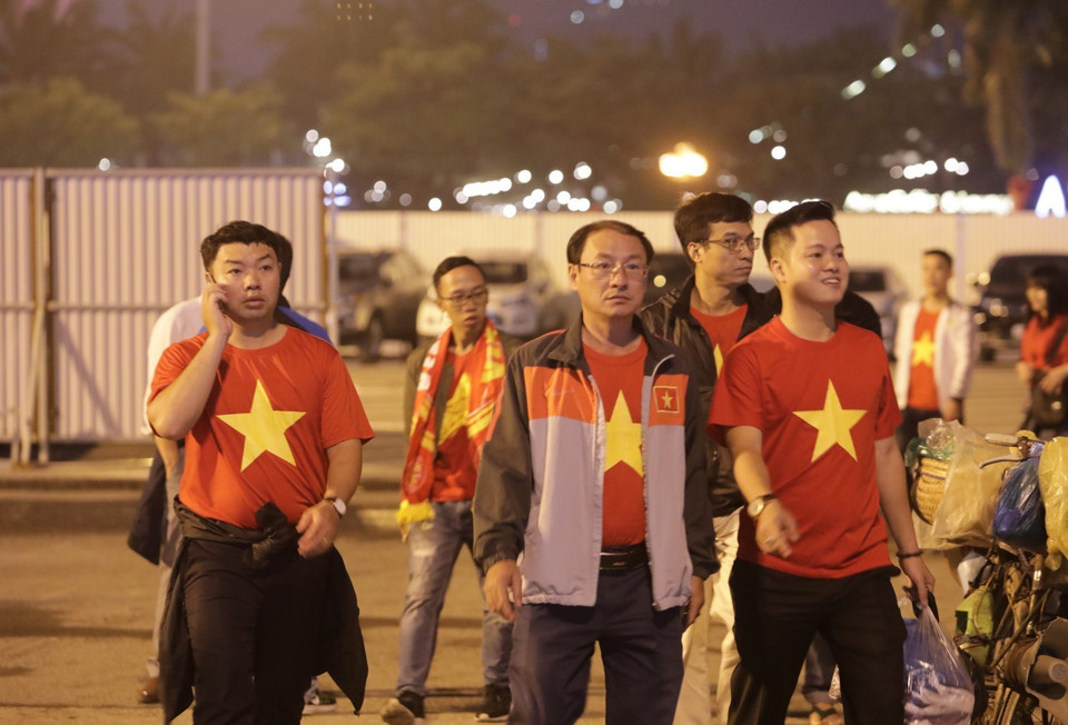 Người hâm mộ đến cổ vũ cho đội tuyển Việt Nam tại Sân Vận động quốc gia Mỹ Đình. (Ảnh: Thành Đạt/TTXVN)