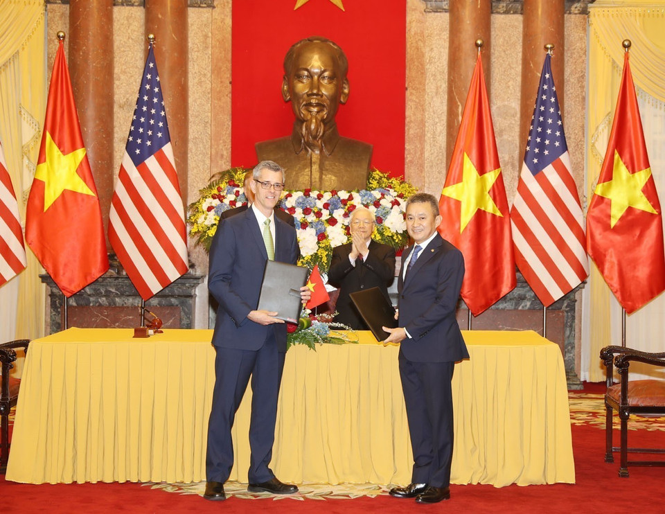 Sáng 27/2/2019, tại Phủ Chủ tịch, Tổng Bí thư, Chủ tịch nước Nguyễn Phú Trọng và Tổng thống Donald Trump chứng kiến lễ ký Bản ghi nhớ về cung cấp công nghệ và dịch vụ phần mềm ứng dụng quản lý hàng không giữa Tổng công ty Hàng không Việt Nam và Công ty Sabre (Hoa Kỳ). (Ảnh: Trí Dũng/TTXVN)