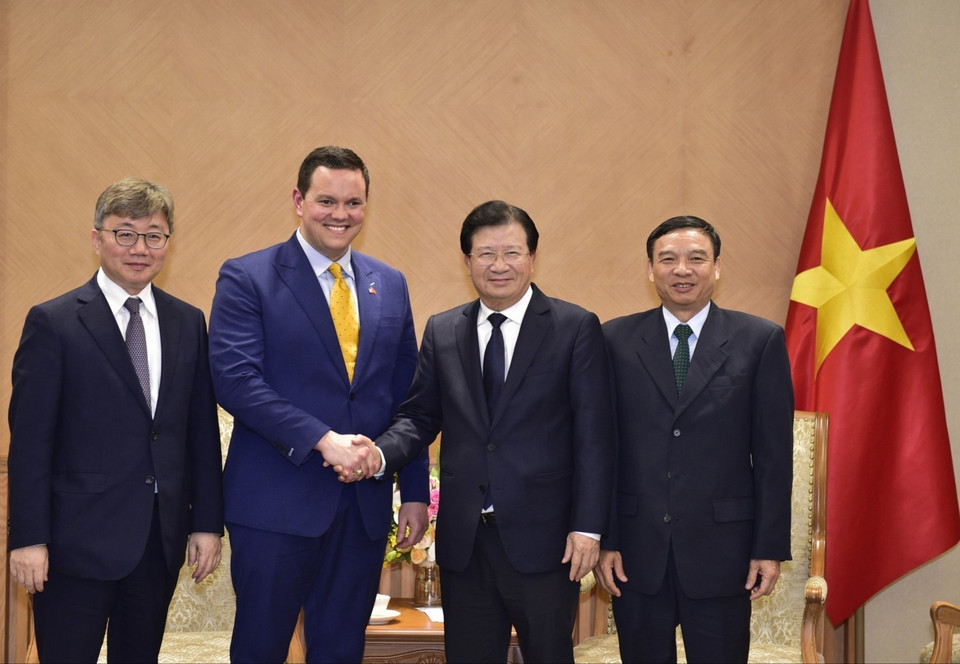 Chiều 11/2/2020, tại Hà Nội, Phó Thủ tướng Trịnh Đình Dũng tiếp Nhóm nhà đầu tư Công ty Energy Capital Vietnam (ECV), do ông David Lewis, Chủ tịch Hội đồng quản trị kiêm Giám đốc điều hành của ECV (Hoa Kỳ) dẫn đầu. (Ảnh: Văn Điệp/TTXVN)