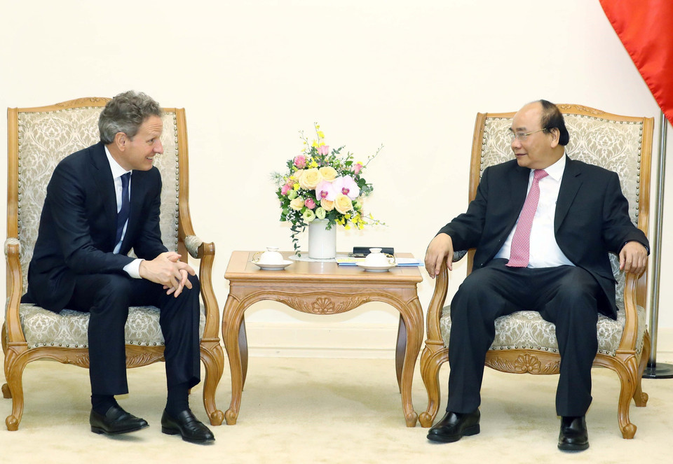 Chiều 7/5/2019, tại Hà Nội, Thủ tướng Nguyễn Xuân Phúc tiếp ông Timothy Geithner, Chủ tịch Quỹ Đầu tư Warburg Pincus toàn cầu của Hoa Kỳ. (Ảnh: Thống Nhất/TTXVN)