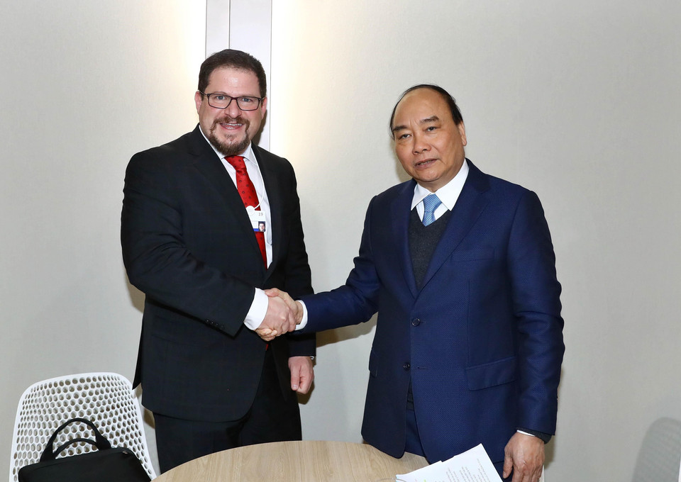 Trong chương trình dự Hội nghị thường niên Diễn đàn Kinh tế thế giới (WEF) năm 2019 tại Davos (Thụy Sĩ), sáng 24/1/2019, Thủ tướng Nguyễn Xuân Phúc tiếp Chủ tịch Tập đoàn công nghệ Qualcomm của Hoa Kỳ, Ngài Cristiano Amon. (Ảnh: Thống Nhất/TTXVN)