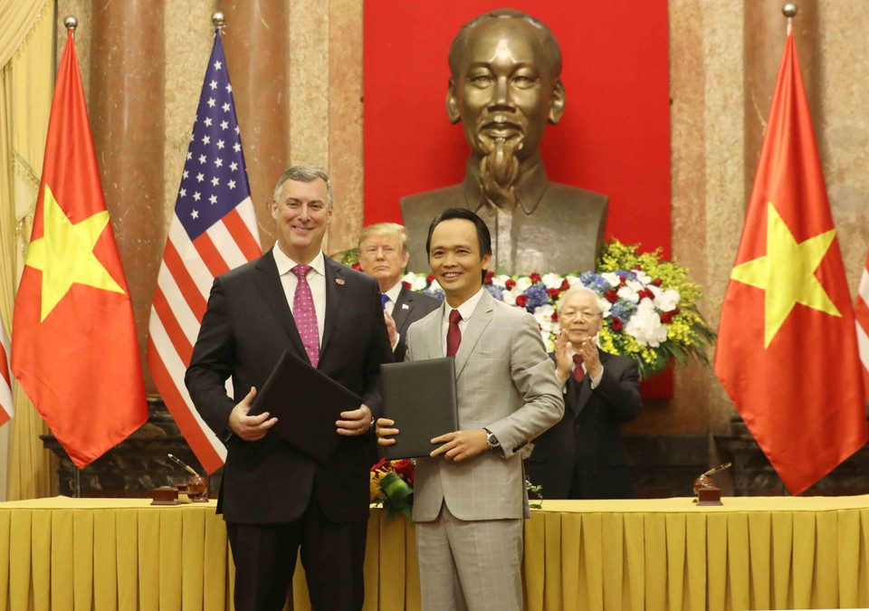 Sáng 27/2/2019, tại Phủ Chủ tịch, Tổng Bí thư, Chủ tịch nước Nguyễn Phú Trọng và Tổng thống Donald Trump chứng kiến lễ ký Hợp đồng mua bán 10 máy bay Boeing 787-9 Dreamliner giữa Bamboo Airways và Boeing, trị giá gần 3 tỷ USD. (Ảnh: Phương Hoa/TTXVN)