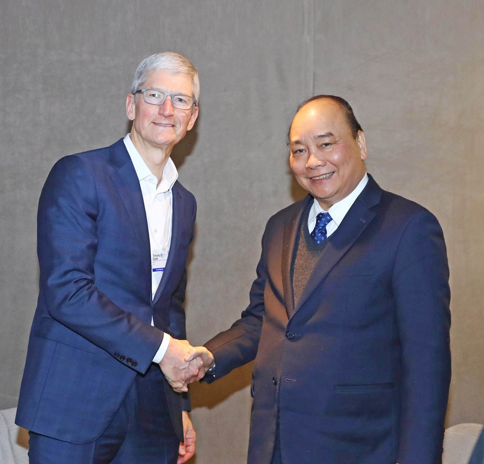 Trong chương trình tham dự Hội nghị thường niên Diễn đàn Kinh tế thế giới (WEF) năm 2019, chiều 23/1/2019, tại Davos, Thụy Sỹ, Thủ tướng Nguyễn Xuân Phúc tiếp Giám đốc Điều hành Tập đoàn Apple của Hoa Kỳ, ngài Tim Cook. (Ảnh: Thống Nhất/TTXVN)