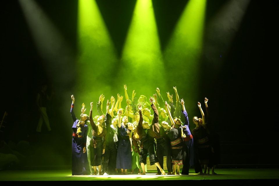 Hoạt cảnh “Đất gọi” - phần I: Tổ quốc. (Ảnh: Hoàng Hiếu/TTXVN)