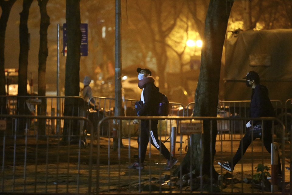 Hầu hết những người trở về Việt Nam trong chuyến này là các du học sinh. (Ảnh: Minh Quyết/TTXVN)