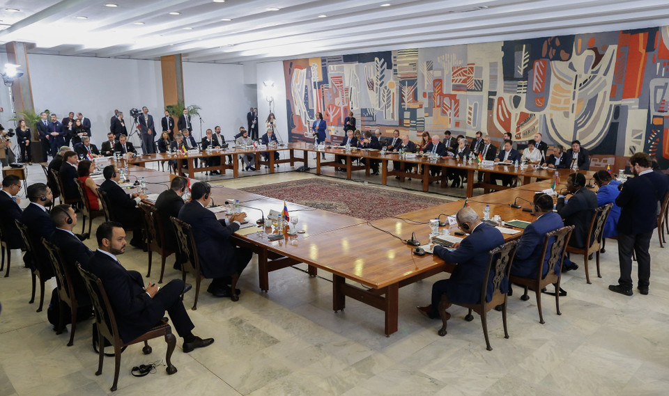 Trong tuyên bố chung 'Đồng thuận Brasilia,' lãnh đạo của 12 quốc gia Nam Mỹ nhất trí tăng cường quan hệ giữa các nước, thúc đẩy hòa bình và hợp tác dựa trên đối thoại và tôn trọng sự đa dạng của các dân tộc. (Ảnh: AFP/TTXVN)