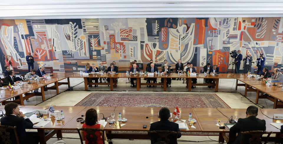 Lãnh đạo của 12 quốc gia Nam Mỹ nhất trí tăng cường quan hệ giữa các nước, thúc đẩy hòa bình và hợp tác dựa trên đối thoại và tôn trọng sự đa dạng của các dân tộc. (Ảnh: AFP/TTXVN)