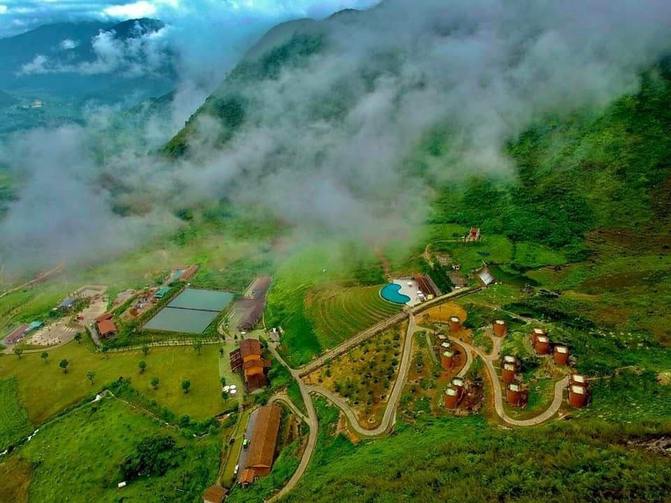 Khu nghỉ dưỡng thuộc Công ty Cổ phần đầu tư và Phát triển du lịch H’MONG VILLAGE, tọa lạc tại khu Tráng Kìm, xã Đồng Hà, huyện Quản Bạ, tỉnh Hà Giang. (Ảnh: Nguyễn Chiến/TTXVN)