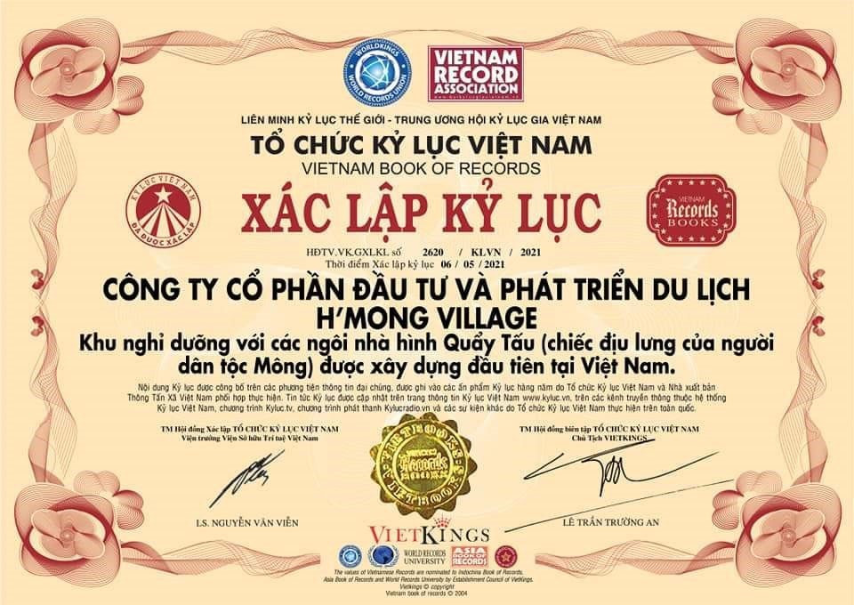 Bằng công nhận kỷ lục Việt Nam cho khu nghỉ dưỡng với các ngôi nhà hình Quẩy Tấu được xây dựng đầu tiên tại Việt Nam. (Ảnh: Nguyễn Chiến/TTXVN)