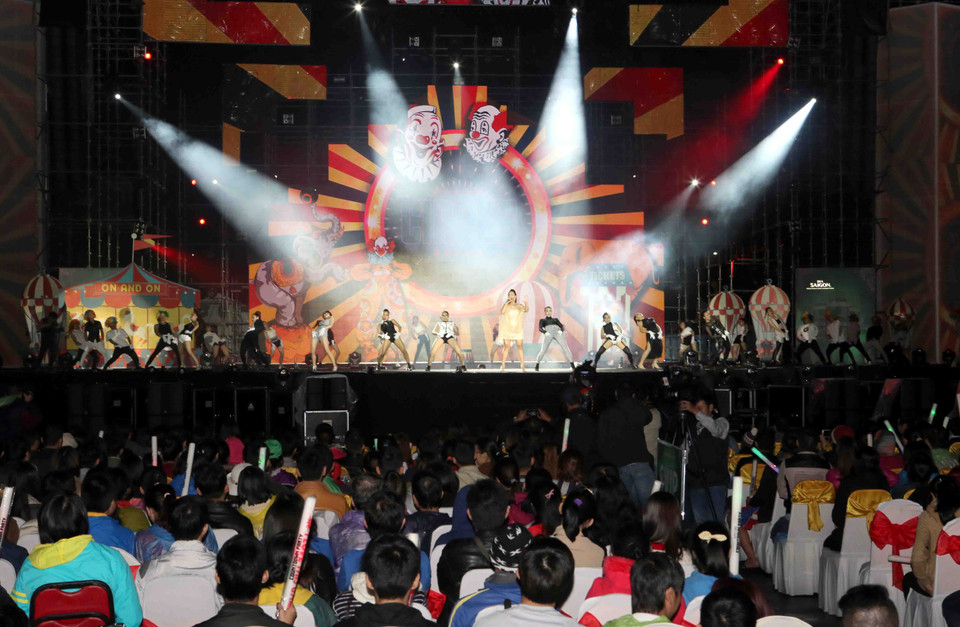 Một màn trình diễn sôi động tại Special Countdown Party. (Ảnh: Trần Lê Lâm/Vietnam+)