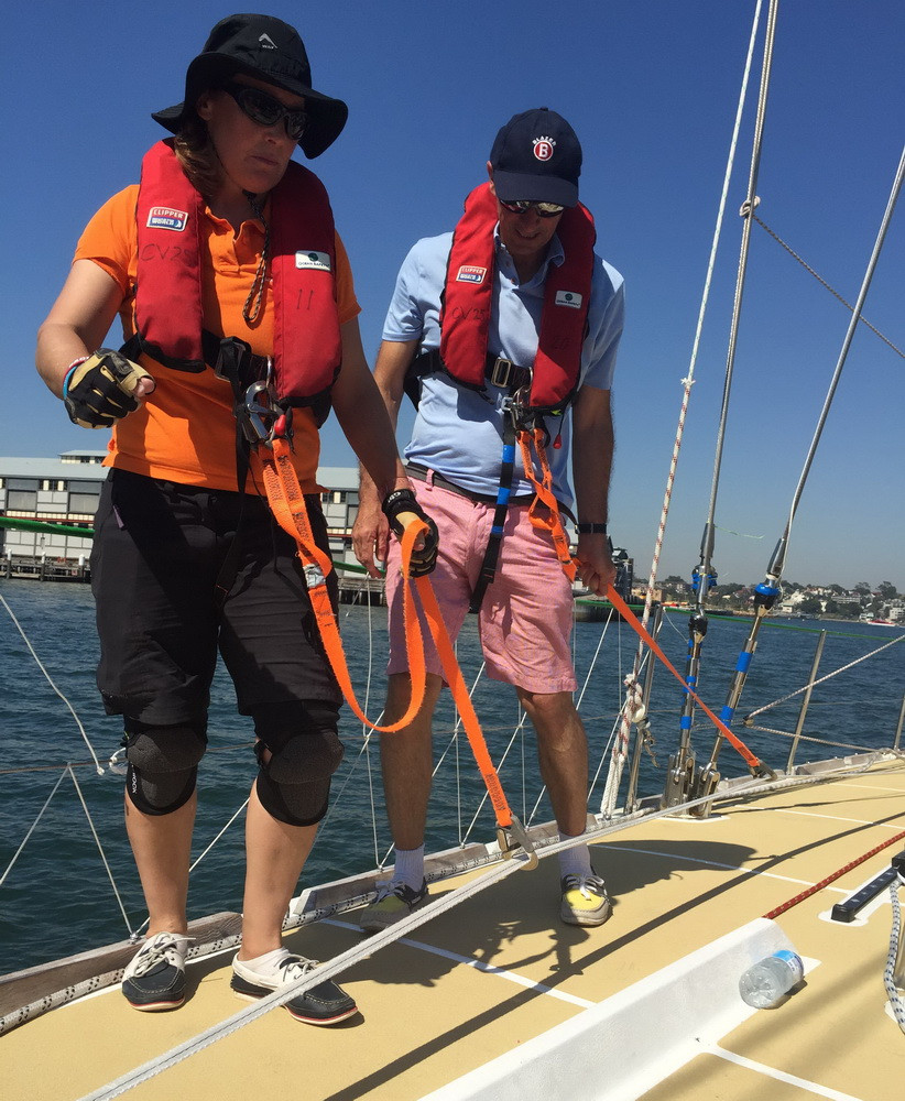 Dây giữ an toàn khi đi lại trên bong lúc gió to sóng lớn. (Ảnh: Khánh Linh/Vietnam+)