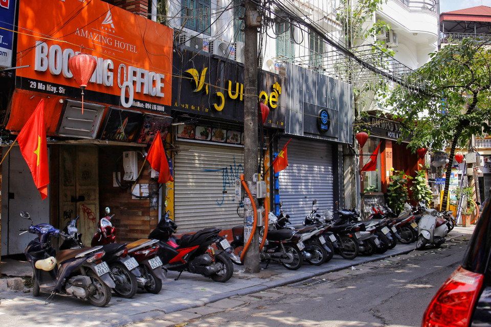 Một số hình ảnh khác về tình hình quán xá tại hai con phố Tạ Hiện và Mã Mây trong chiều ngày 6/5. (Ảnh: Thế Mạnh/Vietnam+)