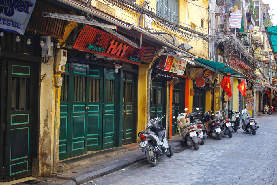 Một số hình ảnh khác về tình hình quán xá tại hai con phố Tạ Hiện và Mã Mây trong chiều ngày 6/5. (Ảnh: Thế Mạnh/Vietnam+)