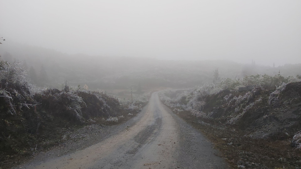Đường đi vào thôn Xín Phìn Chư, xã Xín Cái, huyện Mèo Vạc (Hà Giang). (Ảnh: Nguyễn Chiến/TTXVN)