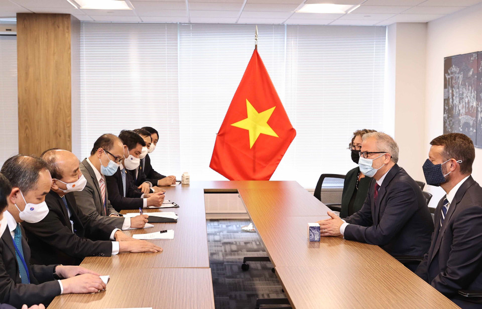 Chủ tịch nước Nguyễn Xuân Phúc tiếp Tập đoàn Excelerate Energy, GE cùng GenX, Blackstone (ASIA Group). (Ảnh: Thống Nhất/TTXVN)