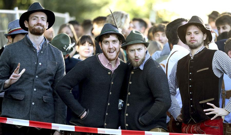 Lễ hội thu hút được sự quan tâm của nhiều lứa tuổi khác nhau. (Ảnh: Getty)