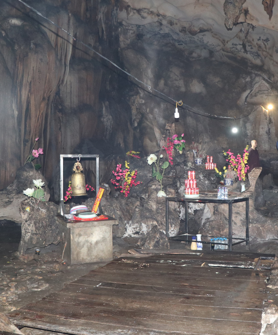 Cảnh vật bên trong động Đền Trung chùa Hang São. (Ảnh: Việt Dũng/TTXVN)