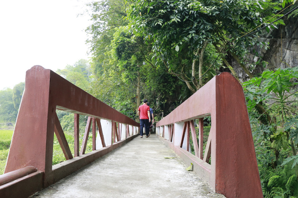 Lối vào chùa Hang São ở thôn làng São, xã Tân Lập, huyện Lục Yên, tỉnh Yên Bái. (Ảnh: Việt Dũng/TTXVN)
