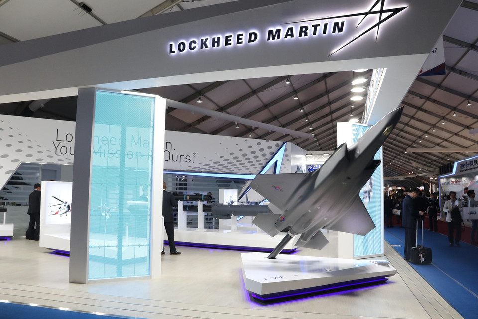 Gian hàng của tập đoàn sản xuất vũ khí Lockheed Martin. (Ảnh: Mạnh Hùng/TTXVN)