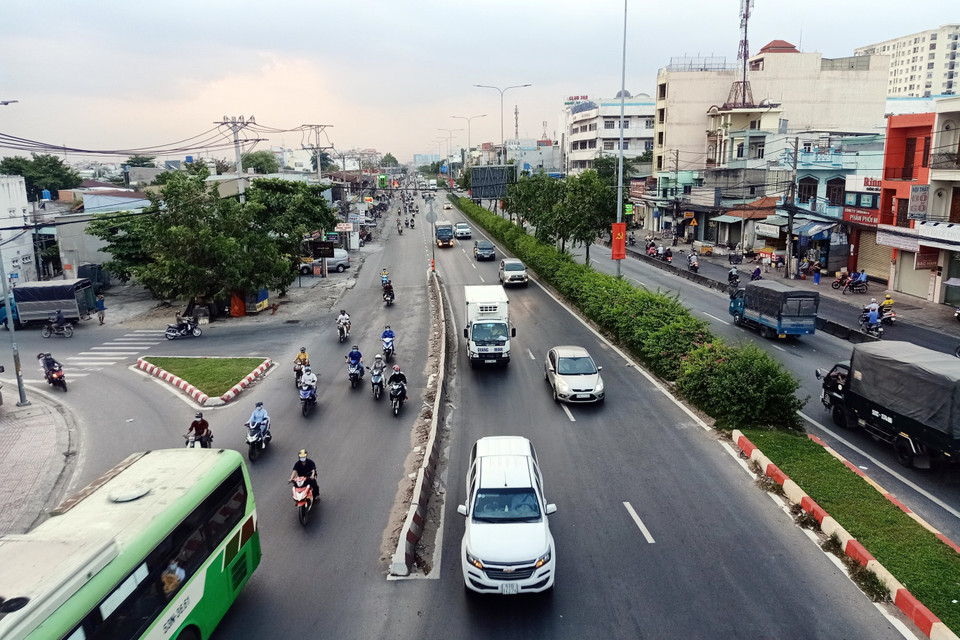 Quốc lộ 22 là một trong những lộ trình được Tổng cục Đường bộ Việt Nam hướng dẫn lưu thông trong thời gian Thành phố Hồ Chí Minh thực hiện Chỉ thị 16. (Ảnh: TTXVN)