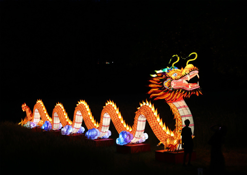 Một mẫu đèn lồng được trưng bày tại triển lãm đèn lồng Tự Cống ở Sibiu, Romania. (Ảnh: THX)