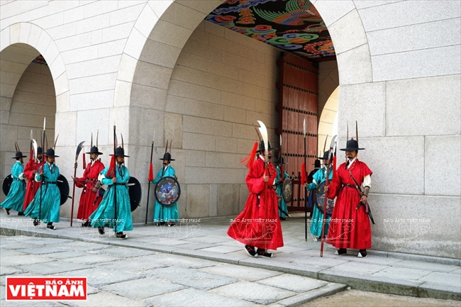 Nghi lễ này được tái hiện từ năm 1996, gây ấn tượng mạnh với du khách đến thăm.