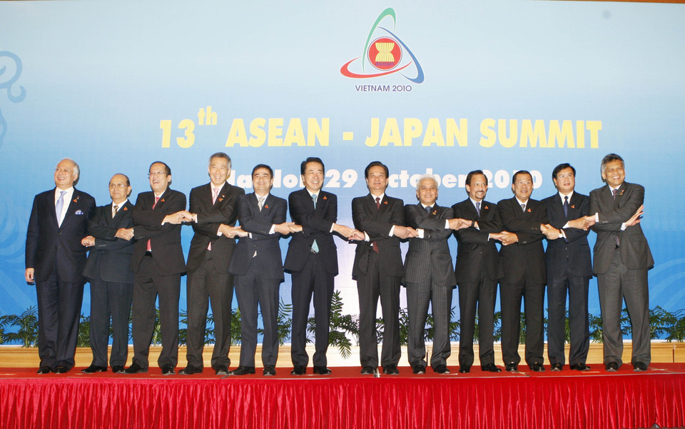 Các trưởng đoàn tại Hội nghị Cấp cao ASEAN-Nhật Bản lần thứ 13, trong khuôn khổ Hội nghị Cấp cao ASEAN lần thứ 17 và các hội nghị cấp cao liên quan, sáng 29/10/2010, tại Hà Nội. (Ảnh: Đức Tám/TTXVN)