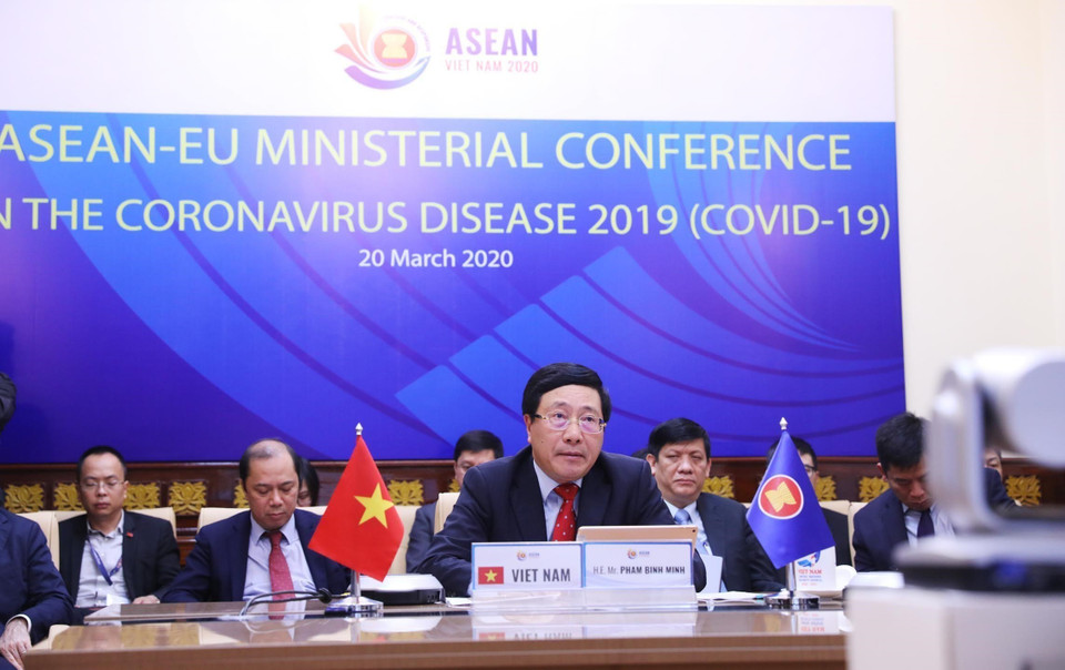 Trong Năm Chủ tịch ASEAN 2020, chiều 20/3/2020, Phó Thủ tướng, Bộ trưởng Ngoại giao Phạm Bình Minh đồng chủ trì và phát biểu tại Hội nghị trực tuyến Bộ trưởng Ngoại giao ASEAN-EU về phòng, chống dịch COVID-19. (Ảnh: Lâm Khánh/TTXVN)
