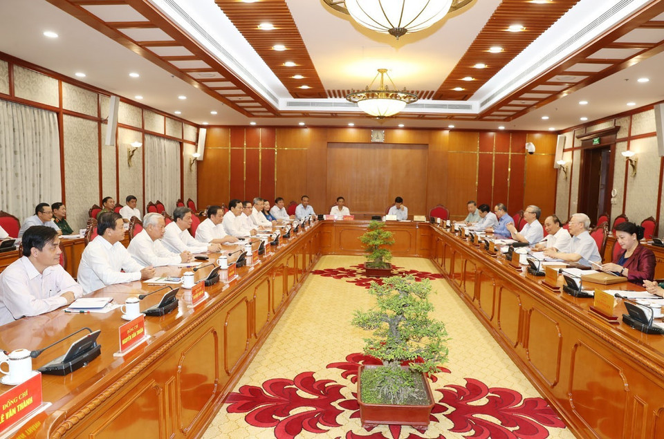 Sáng 17/7/2020, tại Trụ sở Trung ương Đảng, Tổng Bí thư, Chủ tịch nước Nguyễn Phú Trọng chủ trì cuộc họp của Bộ Chính trị với Ban Thường vụ Thành ủy Cần Thơ để cho ý kiến về Đề án tổng kết 15 năm thực hiện Nghị quyết số 45-NQ/TW của Bộ Chính trị khóa IX về xây dựng và phát triển thành phố Cần Thơ trong thời kỳ công nghiệp hóa, hiện đại hóa đất nước. (Ảnh: Trí Dũng/TTXVN)