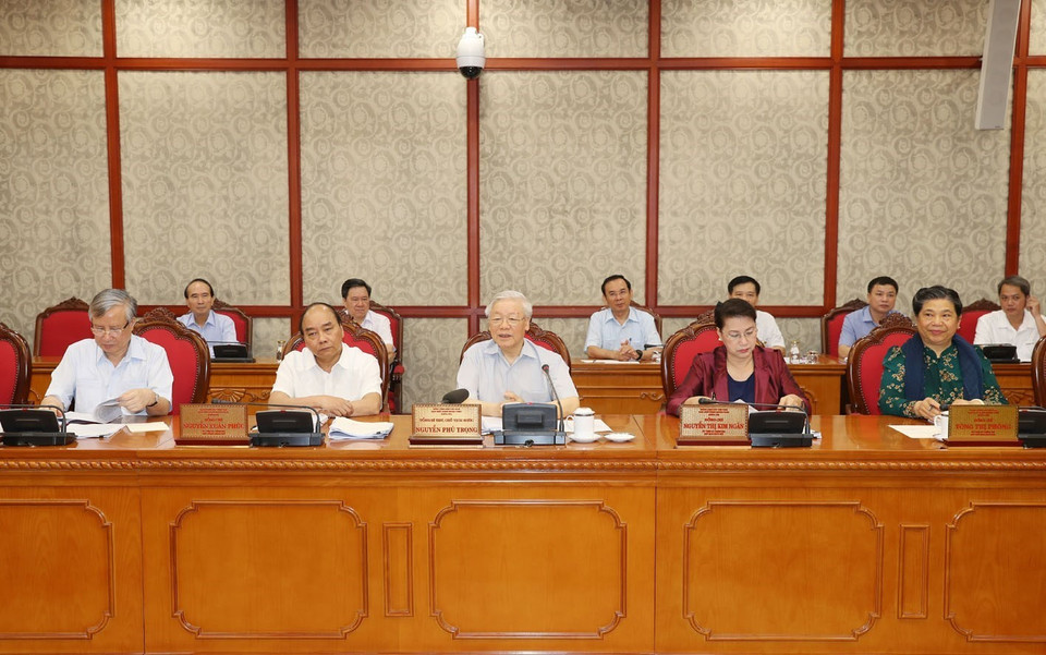 Tham dự cuộc họp còn các Ủy viên Bộ Chính trị như Thủ tướng Nguyễn Xuân Phúc, Chủ tịch Quốc hội Nguyễn Thị Kim Ngân, Thường trực Ban Bí thư Trần Quốc Vượng, Phó Chủ tịch Quốc hội Tòng Thị Phóng. (Ảnh: Trí Dũng/TTXVN)