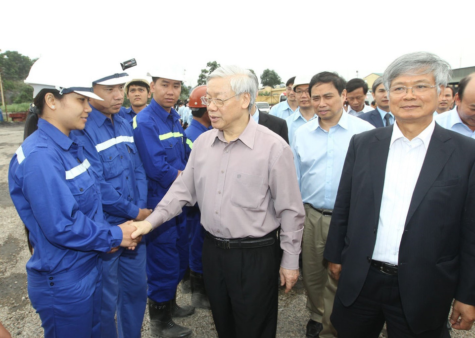 Tổng Bí thư Nguyễn Phú Trọng thăm Công ty Cổ phần than Núi Béo trong chuyến làm việc với Tập đoàn công nghiệp Than-Khoáng sản Việt Nam, sáng 6/4/2013. (Ảnh: Trí Dũng/TTXVN)