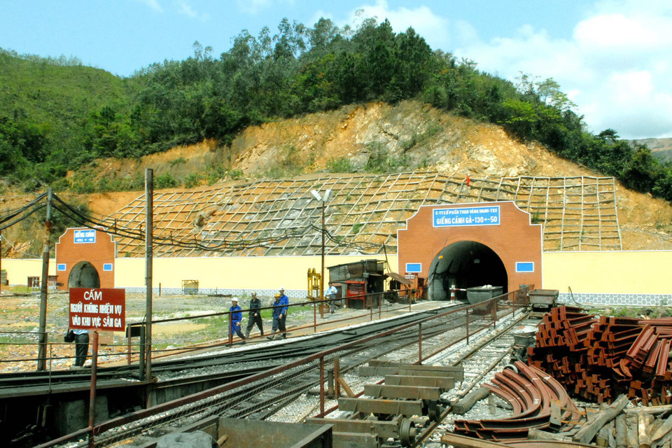 Tốc độ tăng trưởng kinh tế, thu ngân sách và thu nhập đầu người của tỉnh Quảng Ninh luôn được duy trì ở mức cao. Ảnh: Nguyễn Đán/TTXVN