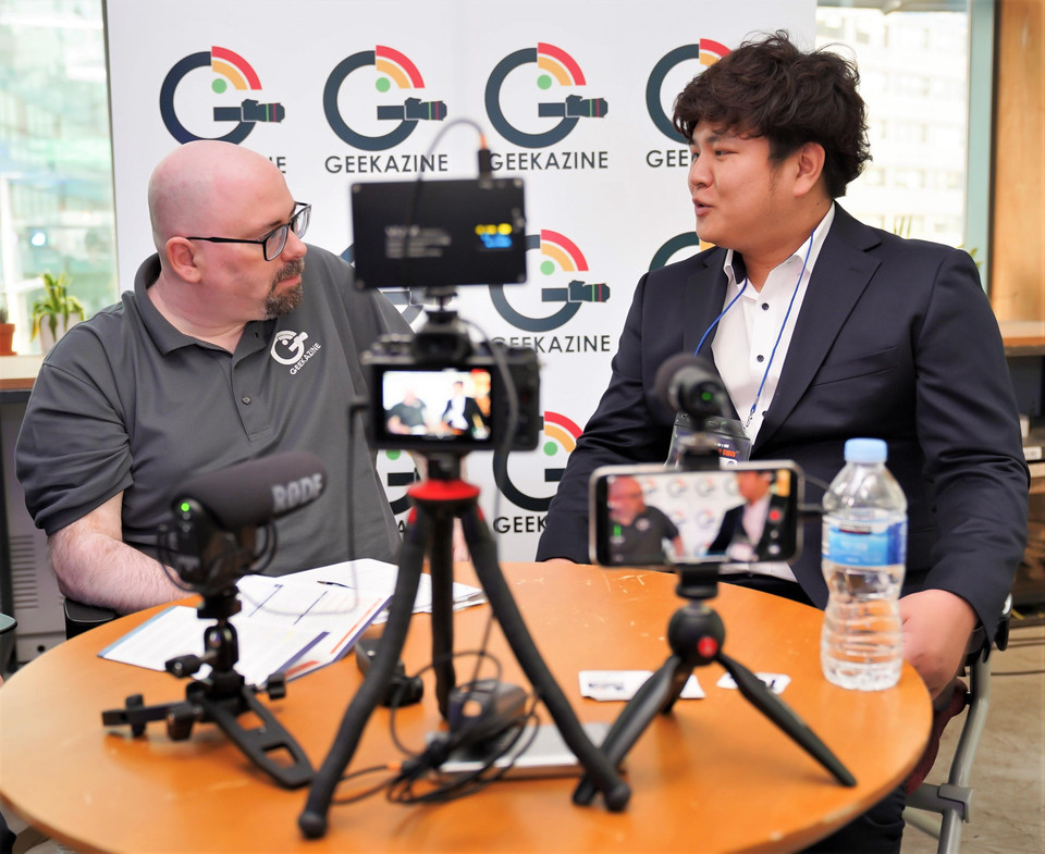 Nhiều đại diện cơ quan truyền thông và các blogger, Youtuber từ các nước trên thế giới cũng đã tham dự và đưa tin về sự kiện. (Ảnh: AVING News)