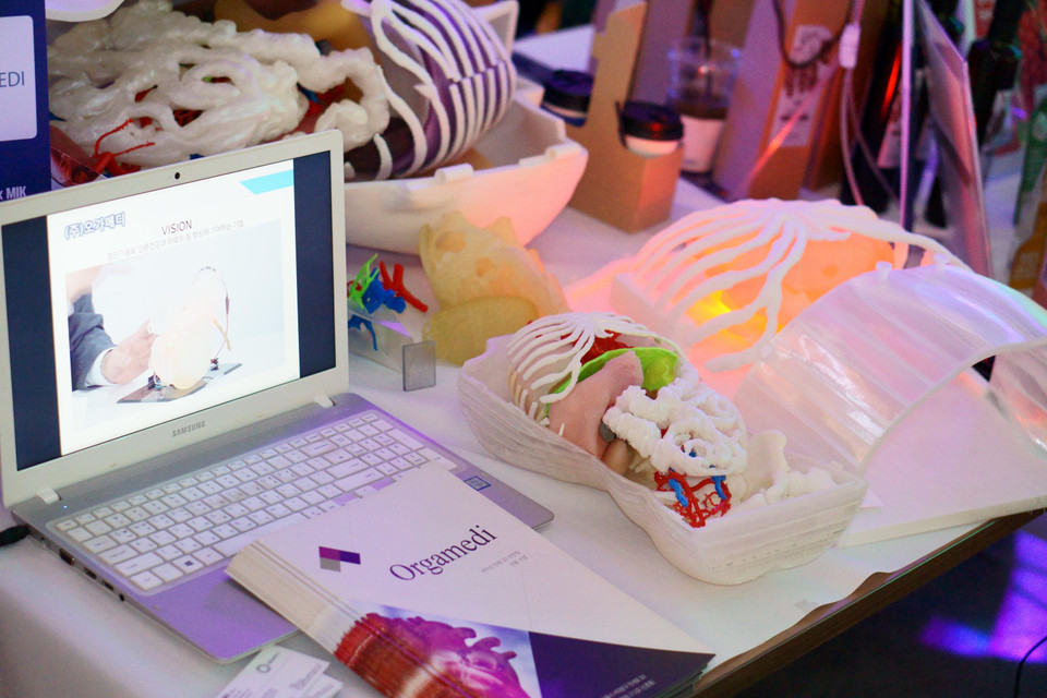 Nhiều sản phẩm công nghệ độc đáo sản xuất ở Hàn Quốc đã được giới thiệu tại G-Valley Business Concert. (Ảnh: Vi Diệu/Vietnam+)