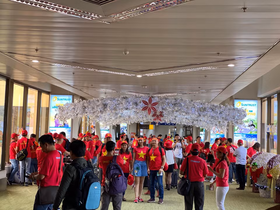 Nhiều cổ động viên sang tận Philippines để cổ vũ cho U22 Việt Nam. (Ảnh: Vietnam+)