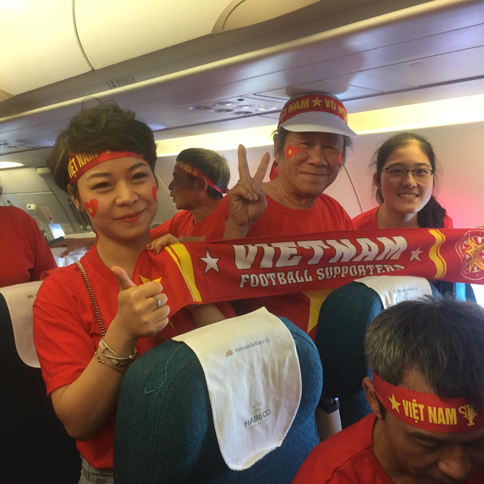 Cổ động viên Việt Nam sang Manila để cổ vũ cho thầy trò HLV Park Hang-seo. (Nguồn: Vietnam+)