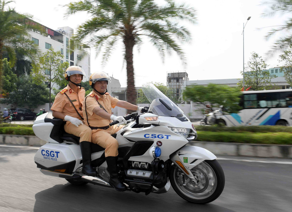 Việc cấp phát, bổ sung phương tiện mới cho lực lượng Cảnh sát Giao thông nhằm xây dựng lực lượng Cảnh sát Giao thông chính quy, tinh nhuệ, hiện đại, sẵn sàng đón, dẫn đoàn lãnh đạo Đảng, Nhà nước và khách quốc tế sang thăm và làm việc tại Việt Nam. (Ảnh: Phạm Kiên/TTXVN)