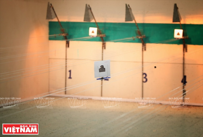 Hệ thống dây kéo giúp kiểm tra nhanh chóng kết quả sau khi bắn.