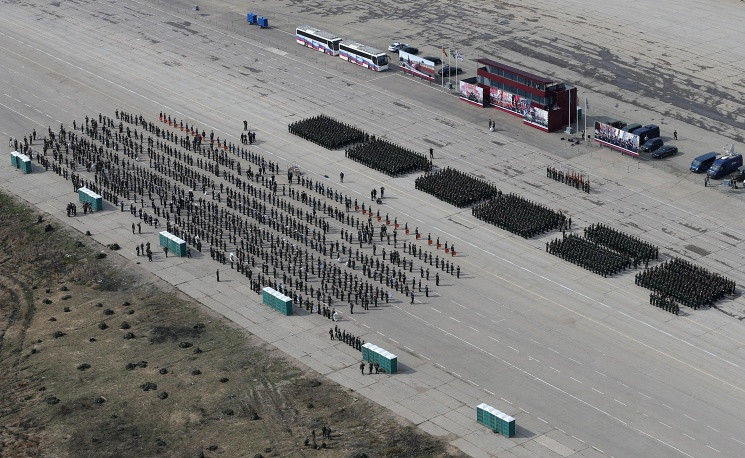 Quang cảnh lễ tổng duyệt tại quảng trường Dvortsovaya, Saint Petersburg. (Nguồn: ITAR-TASS)