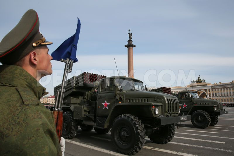 Các xe quân sự tham gia lễ tổng duyệt. (Nguồn: demotix.com)